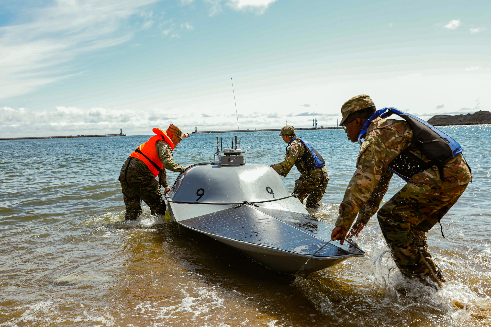 Army weaves robo-boats, drones, balloons and C2 tech into multi ...