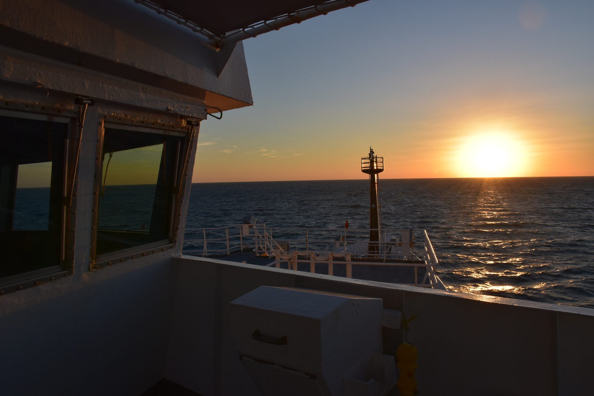 Navy eyes a ‘mothership’ with drones for future oceanographic survey missions