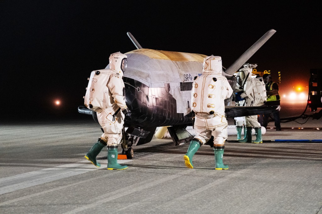 Experts Question Usefulness of Air Force's Robotic X-37B Space Plane
